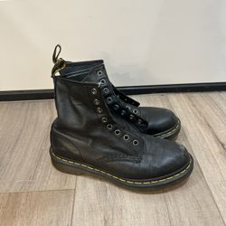 Doc Martins | No Laces | Fits Women Size 6 1/2