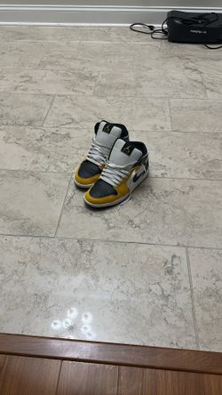 Jordan 1 Mid "Yellow Ochre"