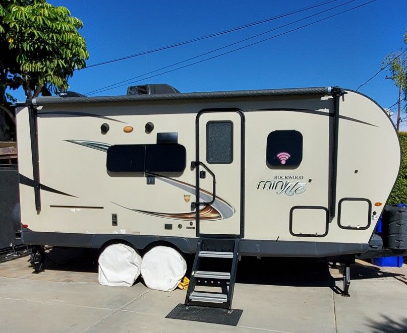 2019 Forrest River Rockwood Mini Lite 2104S trailer