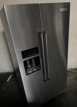 Deal: KitchenAid Stainless Side-by-Side w/ Ice Maker — Clean