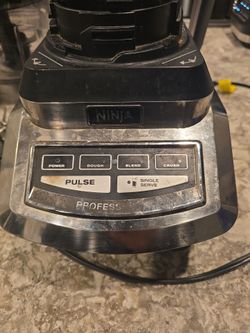 Ninja professional blender with accessories