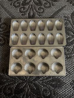 Metal Shell-Shaped Baking Molds Set of 2