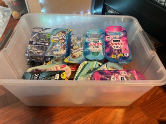 Schick Razor Lot – Xtreme, Quattro, Skintimate lot of 36 disposable razors