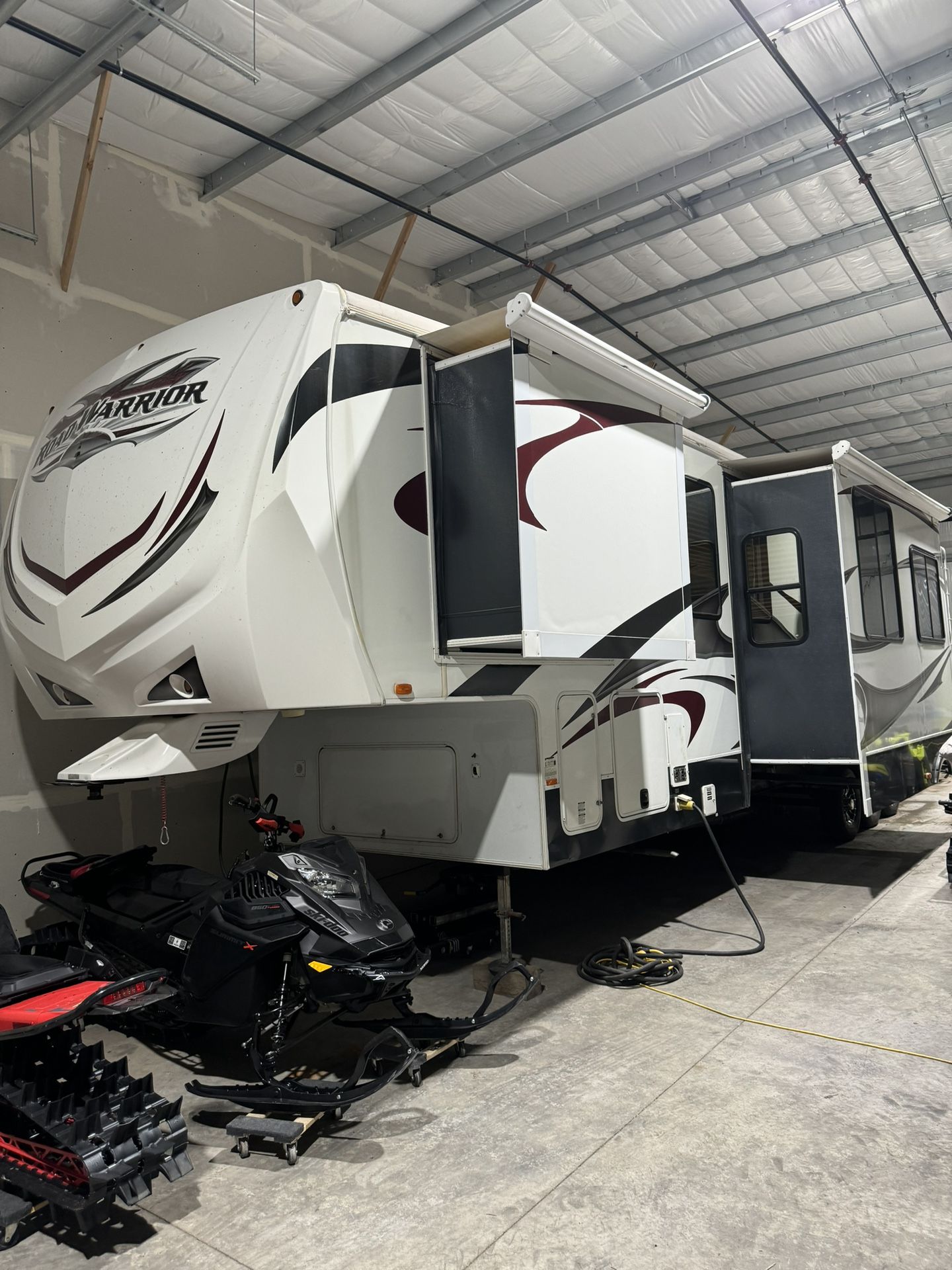 2012 46’ Toyhauler . Road Warrior By Heartland