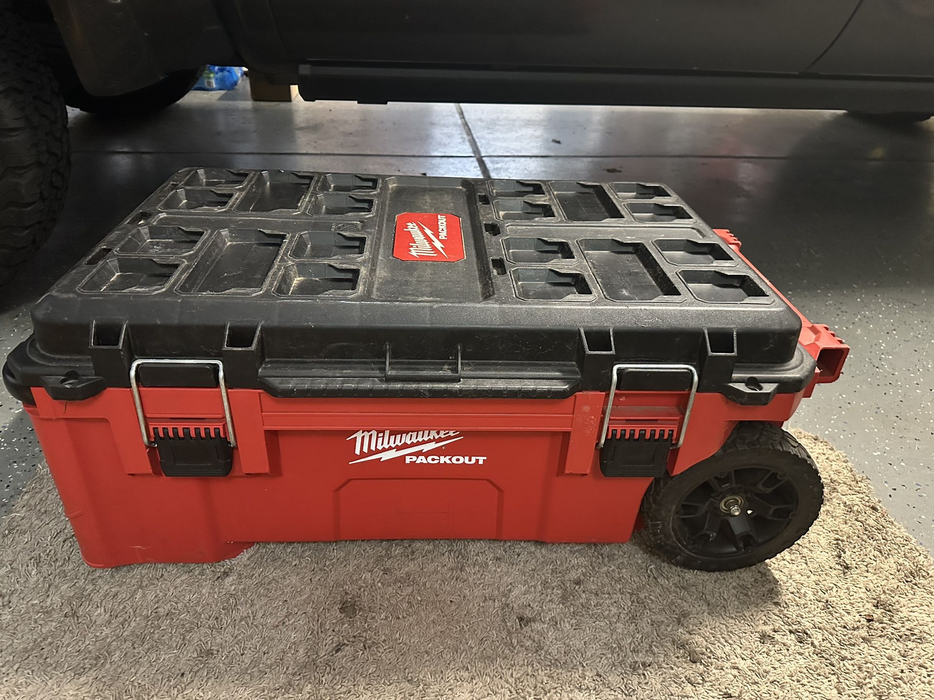 Milwaukee 38” Pack Out