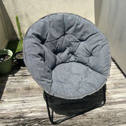 Fold Out Round Chair 