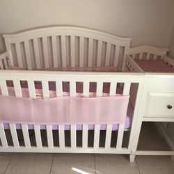 Baby Crib/ Changing Table 
