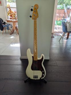 2023 MINT Fender American Professional II P-Bass in Olympic White