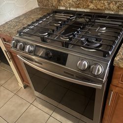 Stainless-steel 5/6-burner gas stove with convection oven