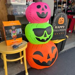 Set of 2 Halloween Ornaments Like New