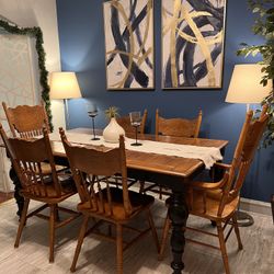 Beautiful Dining Set Very Good Condition!! Table with 6 Chairs! 