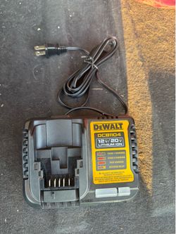 Dewalt “ 4 AMP” Charger 🔌 DCB1104• New