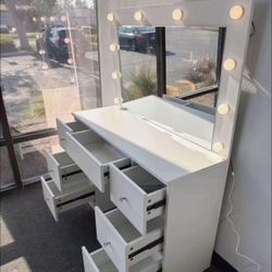Large Mirror Make Up Desk