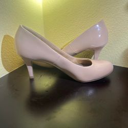 Comfort Plus by Predictions Nude Patent Heels 6.5W - Low Heel - Like New