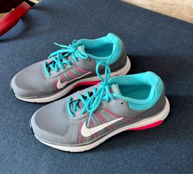 Nikes Women Sport Shoes Size 8