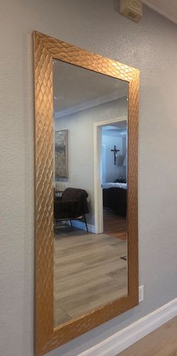 Gold mirror