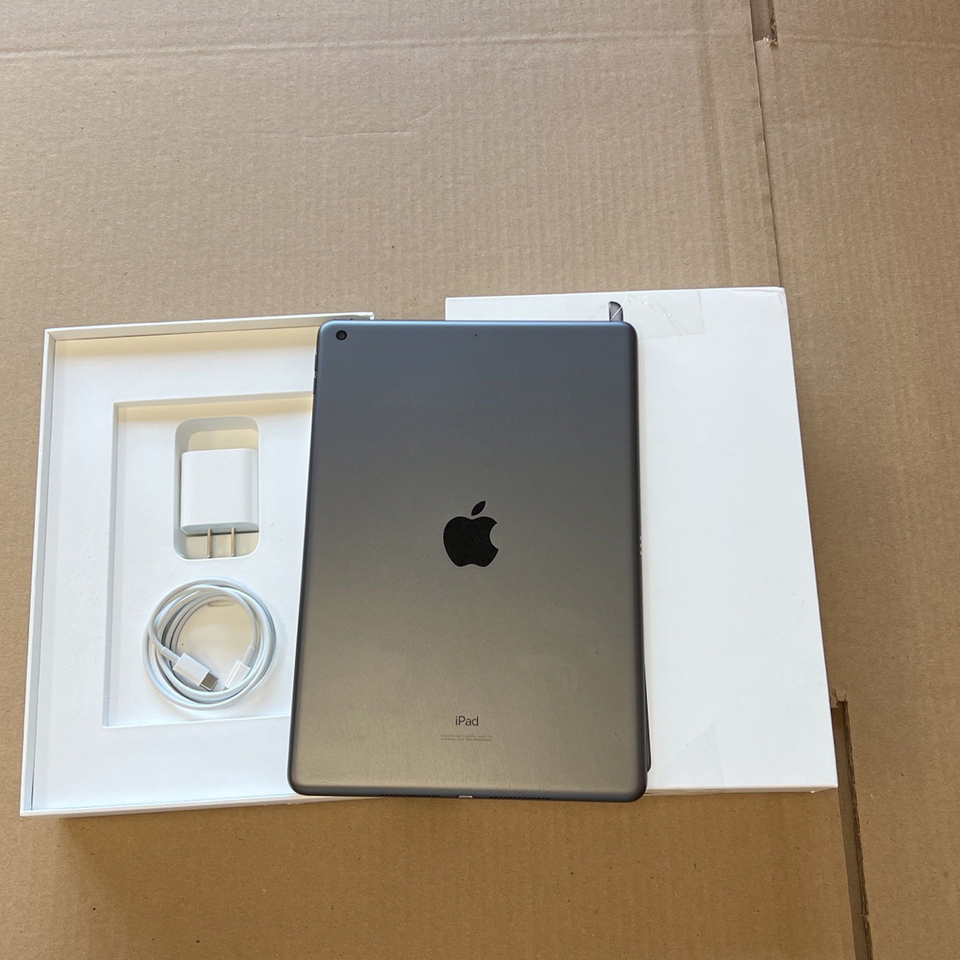 iPad 8 th 32GB With Box 