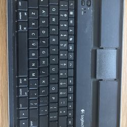 ZAGG Aluminium Logitech Bluetooth keyboard for iPad.