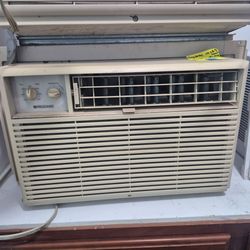 Frigidaire FAC082G7A8 7700 BTU Window AC Unit