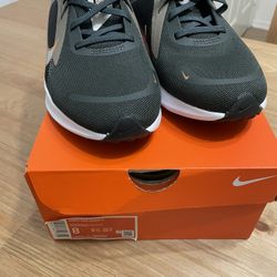 Woman’s Nike Quest 5