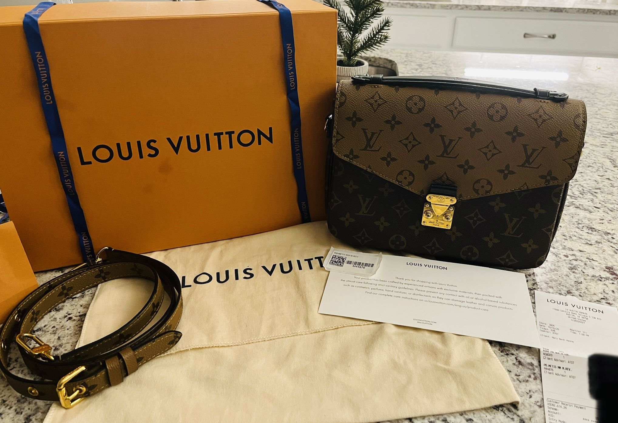 Mens Wallet Louis Vuitton for Sale in Leander, TX - OfferUp