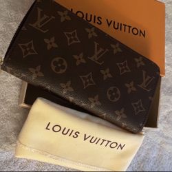 Women’s Louis Vuitton Zippy Wallet