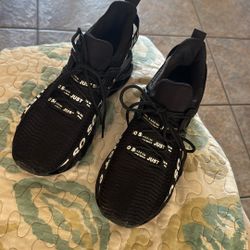 Men’s Tennis Shoes 