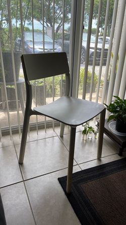 White Modern Plastic Dining Chair
