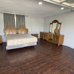 Vintage King Size Bedroom Set 