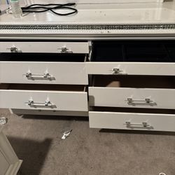 Dresser With A Light Up Mirror 