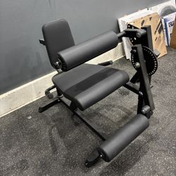Leg Extension & Hamstring Curl Machine