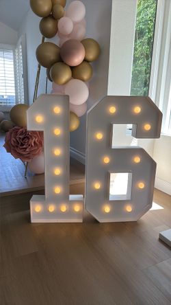 For sale- 3ft Light-Up Marquee Numbers “1” & “6” – Working Lights – Perfect for Sweet 16