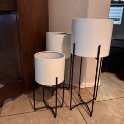 Set Of 3 Pots