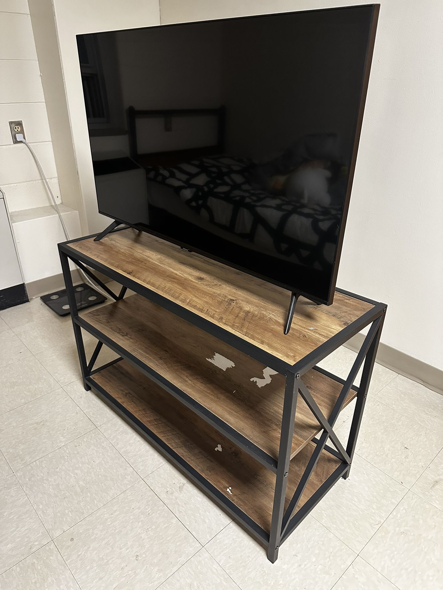 High Quality Wood and Metal TV Table
