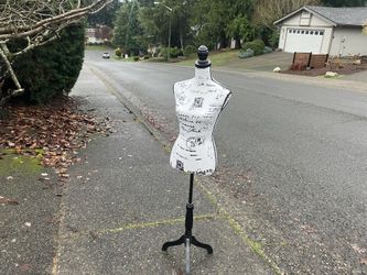 Female Mannequin in Good Condition Height Adjustable 