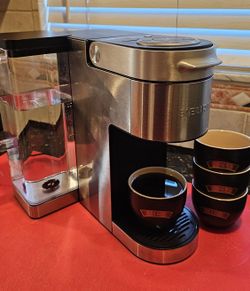 Keurig K-Supreme Plus Coffee Maker K920 with (4) FREE Bailey Irish Ceramic Cups