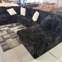 EXTR LARGE SECTIONAL CORDUROY BLACK COLOR SUPER NICE HIGH QUALITY ELEGANT AMERICAN MADE