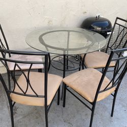 A Set Of Round Glass Table With 4 Chairs 