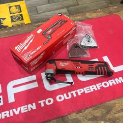 Milwaukee M12 12V Lithium-Ion Cordless Oscillating Multi-Tool (Tool-Only)