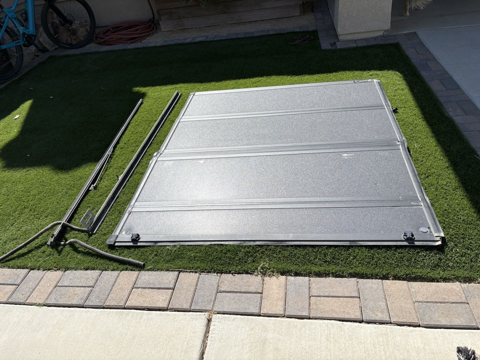 Tonneau Cover Bakflip MX4 GMC