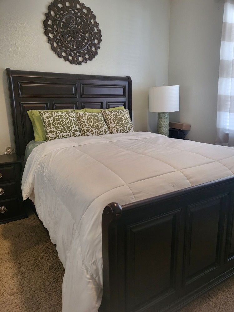 BEDROOM SET
