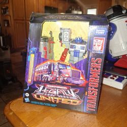 Transformers Legacy United OptimusPrime $25