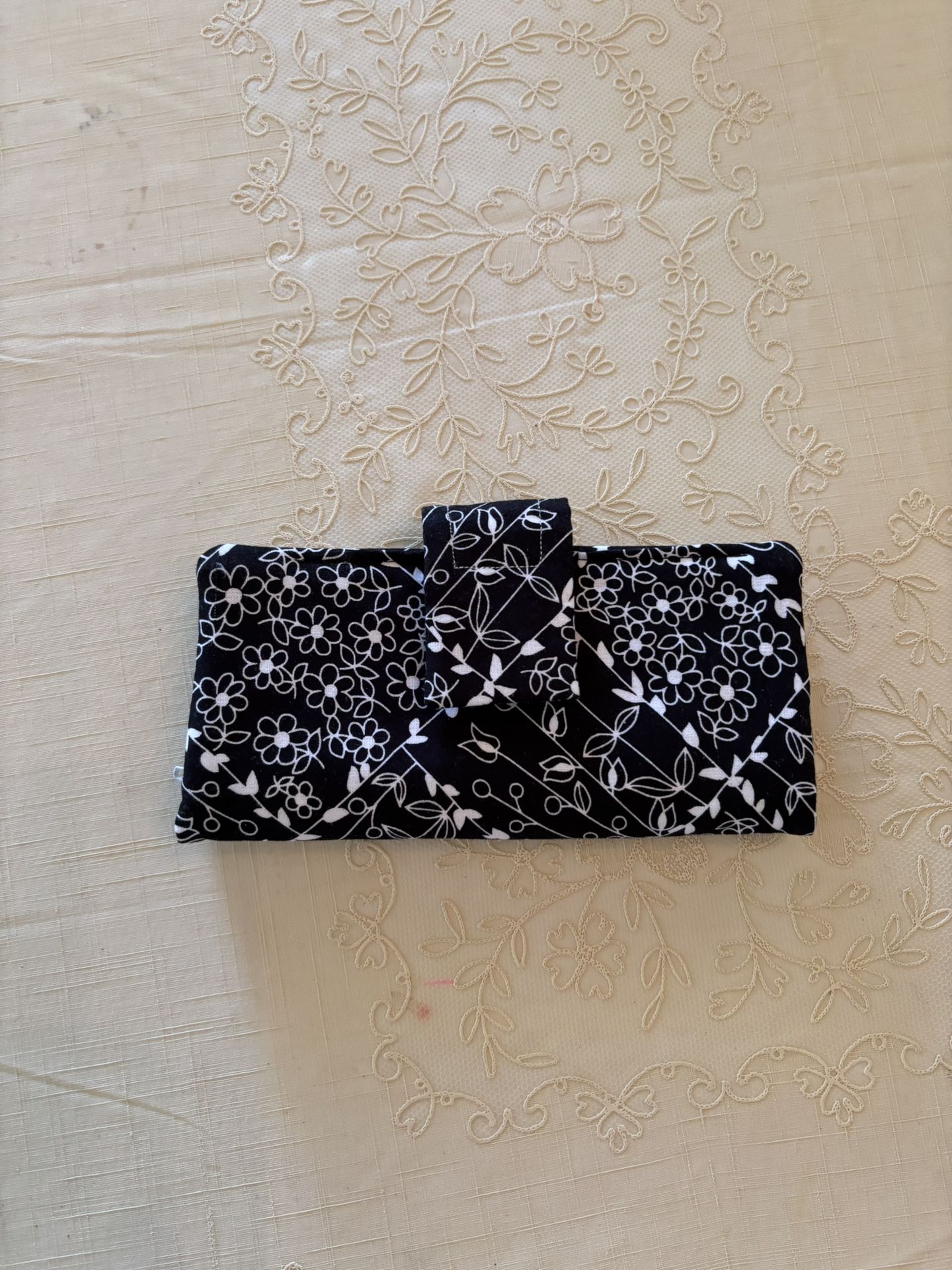 Ladies Wallet - 7” x 3 3/4” x 6 1/2”