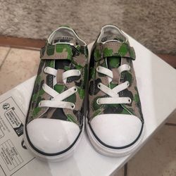 Size 10c Converse. Only Tried On, Otherwise New 
