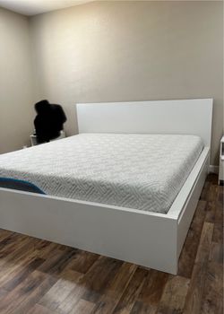 King Mattress + Adjustable Base (NEW)