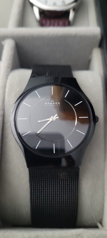 Skagen Slim Black Quartz Mesh Bracelet