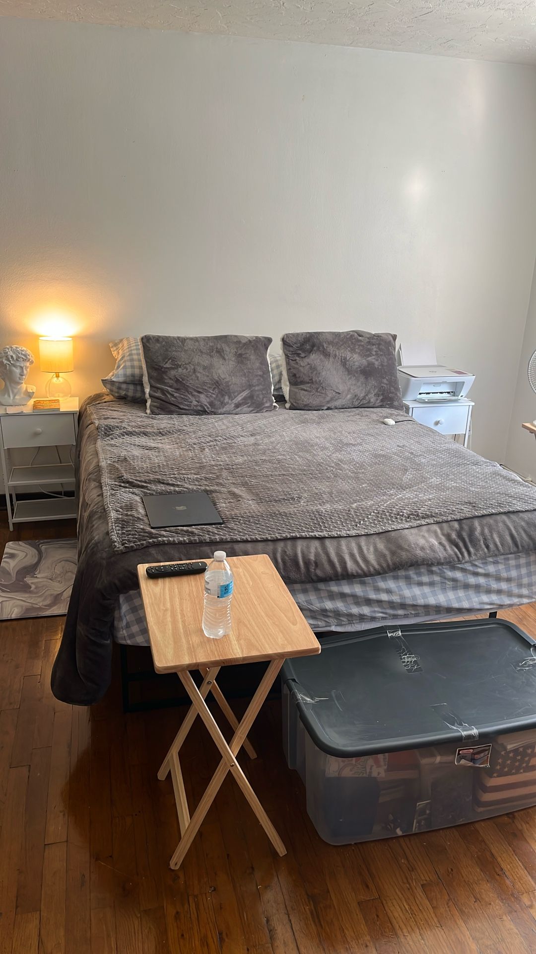 $40 QUEEN MATTRESS LIKE NEW!!