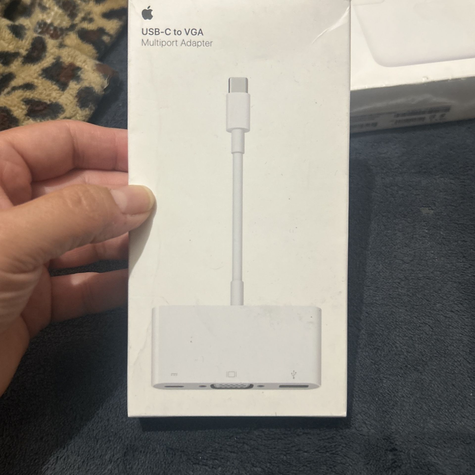USB-C to VGA Multiport Adapter