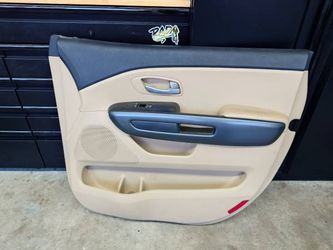 2015-18 Kia Sedona Door Panels / Trim
