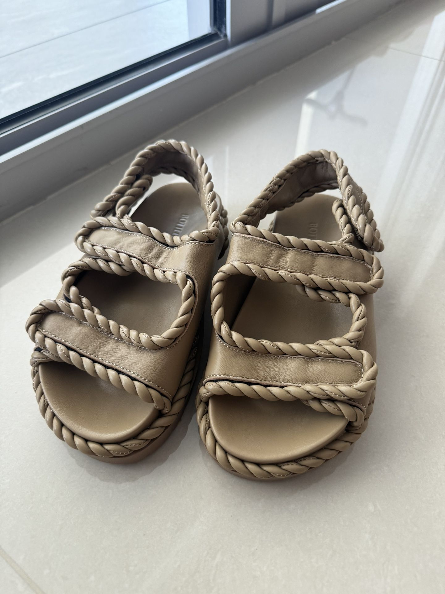 Bottega Veneta Jack Flat Sandals Cane Sugar Sz 35 for Sale